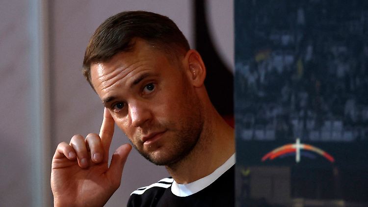 Manuel Neuer wird die DFB-Elf als Kapitän aufs Feld führen.