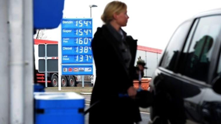 Momentaufnahme aus der vergangenen Woche: Vor allem an der Autobahn kostet Benzin zum Teil deutlich mehr als 1,50 Euro je Liter.
