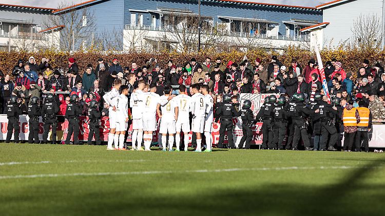Die Partie zwischen Türkgücü München und den Amateuren des FC Bayern München war schnell wieder vorbei.