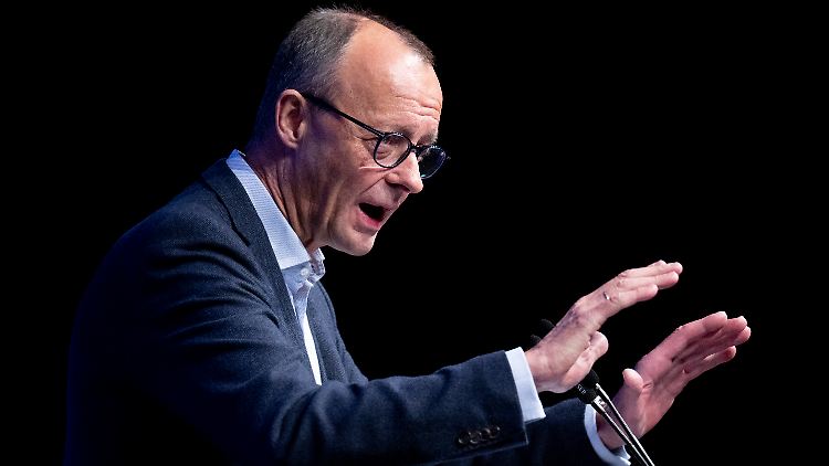 CDU-Chef Merz will, dass die Ampelkoalition die Zahl der neu geschaffenen Stellen bremst. 
