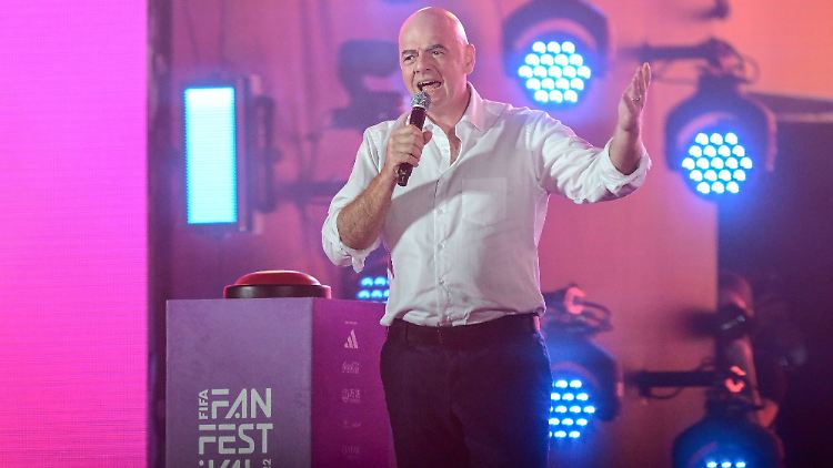 Gianni Infantino ist natürlich auch zum FIFA-Fanfest gekommen. Denn er ist Fan der FIFA.