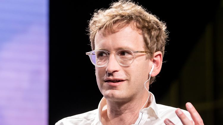Adrian Daub ist Professor für vergleichende Literaturwissenschaft an der Stanford University.