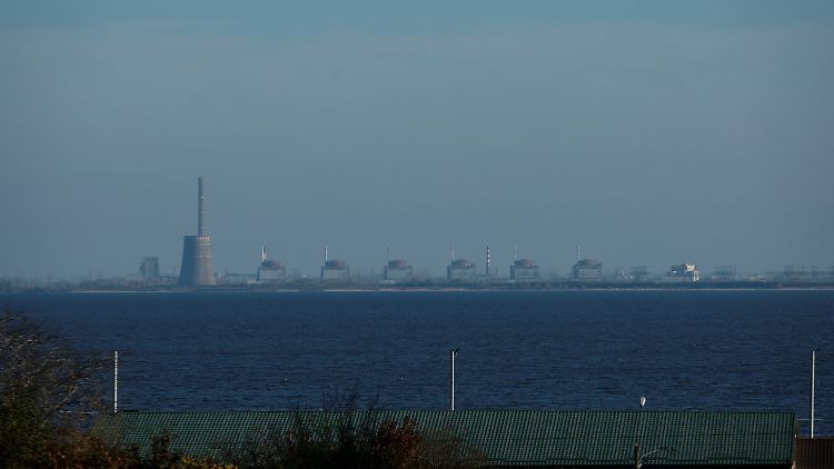 Russland und die Ukraine beschuldigen sich gegenseitig, das Kernkraftwerk seit Samstag massiv mit Artillerie zu beschießen. 