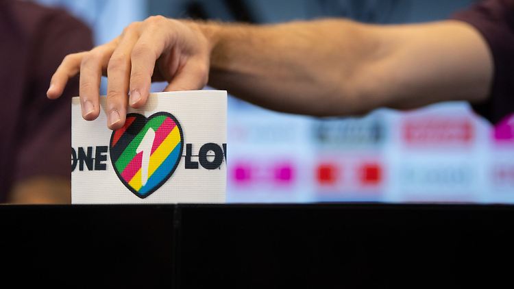 Die "One Love"-Kapitänsbinde hatte bei der WM für hitzige Diskussionen gesorgt.