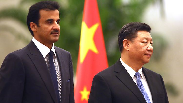 Der Emir von Katar, Scheich Tamin bin Hamad Al Thani, und Chinas Staatschef Xi Jinping 2019.