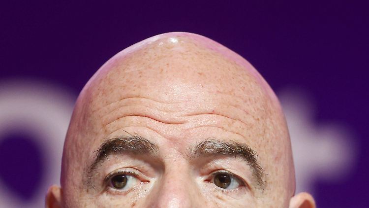 Na, wer versteckt sich denn hier hinter dem FIFA-Regelwerk?