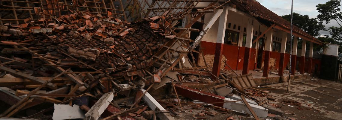 2022-11-21T112007Z_1417600985_RC2AQX9OUIBE_RTRMADP_3_INDONESIA-QUAKE.JPG