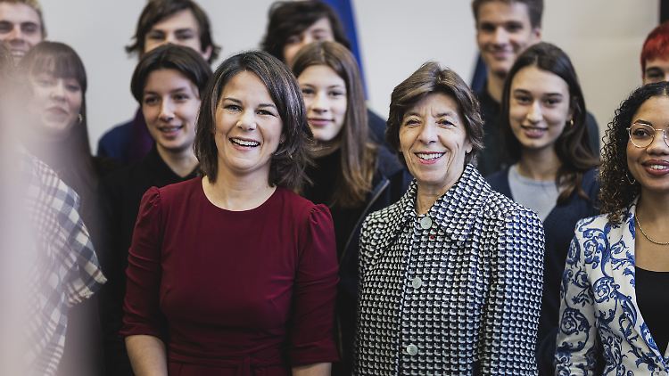 Die grüne Außenministerin Baerbock mit ihrer französischen Amtskollegin Colanna.