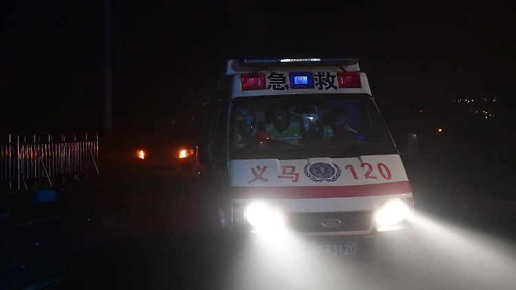 Mehr als 200 Rettungskräfte und 60 Feuerwehrleute waren im Einsatz. 