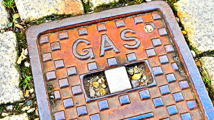Die Bundesregierung will die Tariferhöhungen der Strom- und Gasanbieter zum Januar gesetzlich bremsen.