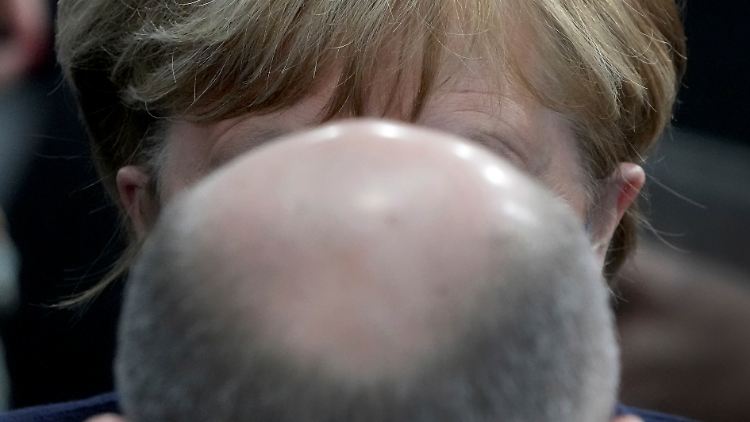 Scholz und Merkel im Gespräch bei der Bundespräsidentenwahl am 13. Februar.