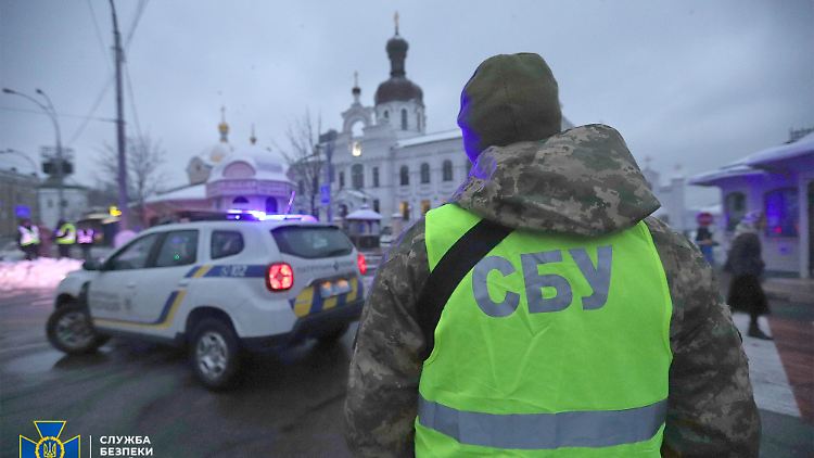 Die Ukraine hatte 2019 vom geistlichen Oberhaupt der orthodoxen Christen weltweit die Erlaubnis erhalten, eine von Moskau unabhängige Kirche zu gründen. 