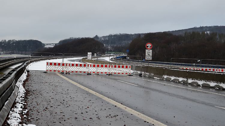 "Damit die deutsche Infrastruktur wieder auf die richtige Spur kommt, muss die Bundesregierung ihre Anstrengungen deutlich verstärken", sagt IW-Infrastrukturexperte Thomas Puls.