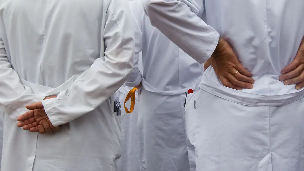 Aerzte-in-weissen-Kitteln