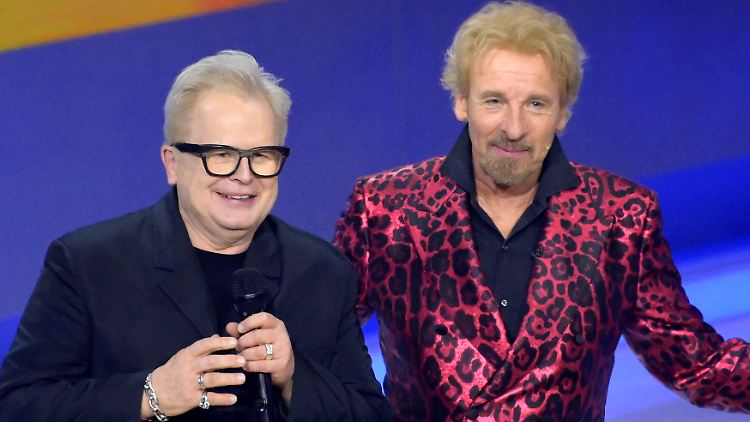 Herbert Grönemeyer (l.) zeigt sich nach seinem "Wetten, dass..?"-Auftritt spendabel. 