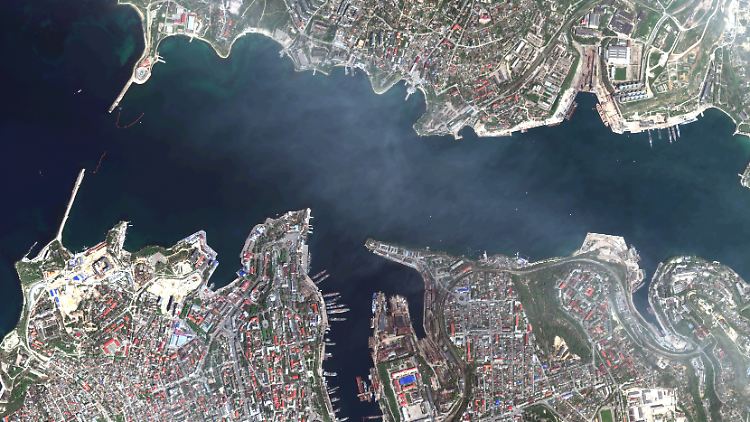 Die Satellitenaufnahme zeigt den Hafen von Sewastopol auf der Krim (Archivbild).