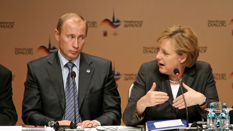 Da gab es noch etwas zu bereden: Putin und Merkel beim Petersburger Dialog, der 2007 in Wiesbaden stattfand.