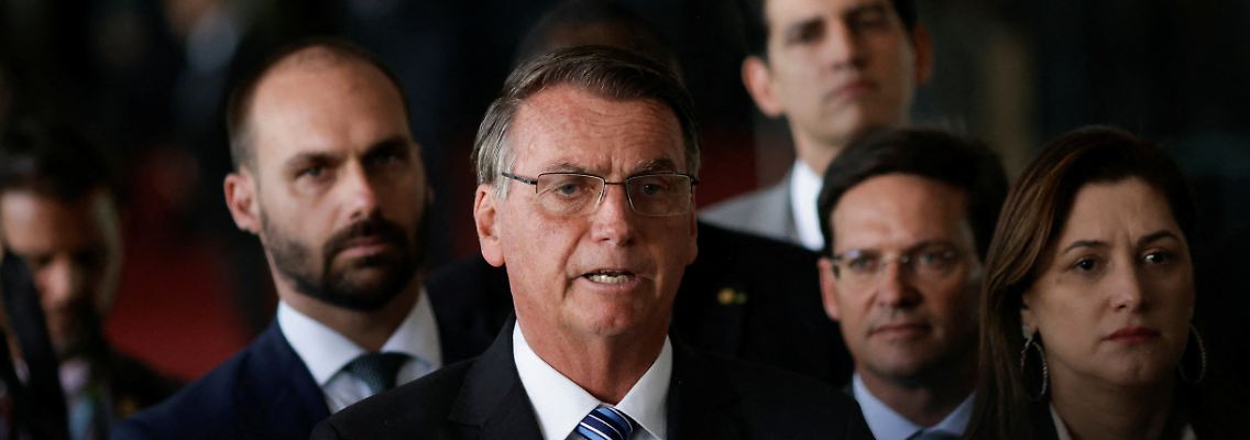 2022-11-01T195529Z_47474181_RC27DX90QZBG_RTRMADP_3_BRAZIL-ELECTION-BOLSONARO.JPG