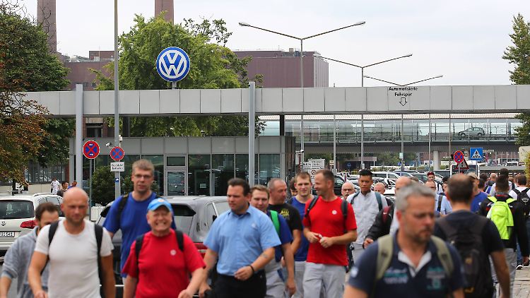 Mit der Einigung innerhalb der Friedenspflicht ist ein Arbeitskampf bei VW abgewendet. 