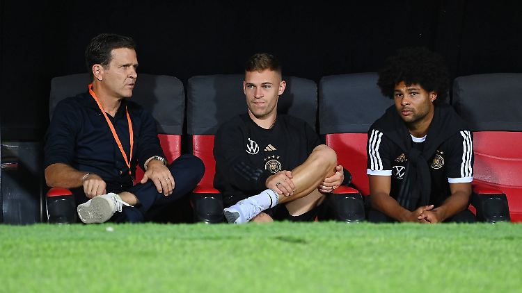 Bierhoff und das DFB-Team sind sauer auf die FIFA. Über die Kapitänsbinde wird auch intern diskutiert.