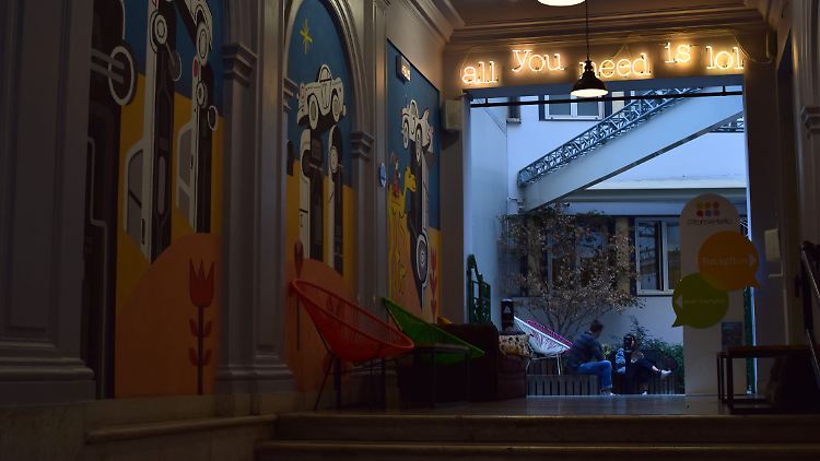 In Rom haben Chiara und Lorenzo Busi einen Palazzo in ein etwas anderen Hostel verwandelt.