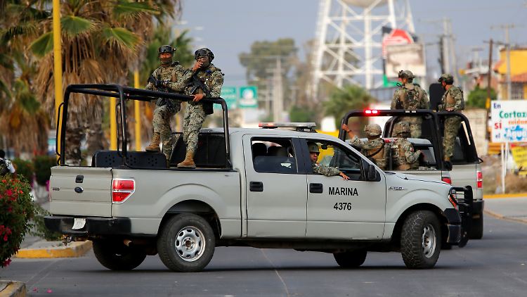 Marinesoldaten patrouillieren in der Stadt Cortazar im Bundesstaat Guanajuato. 