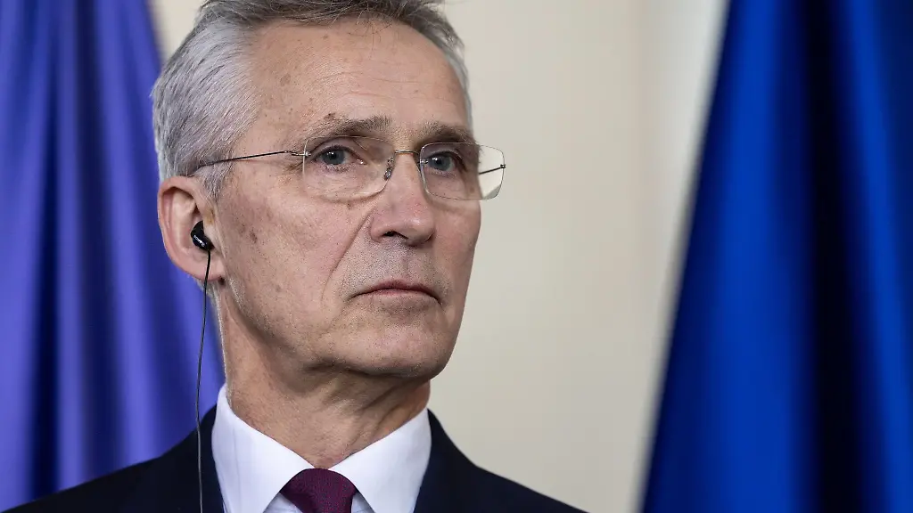 Nato-Generalsekretaer-Jens-Stoltenberg-hat-Forderungen-nach-einer-Aufhebung-bestehender-Beschraenkungen-fuer-ukrainische-Angriffe-erneuert