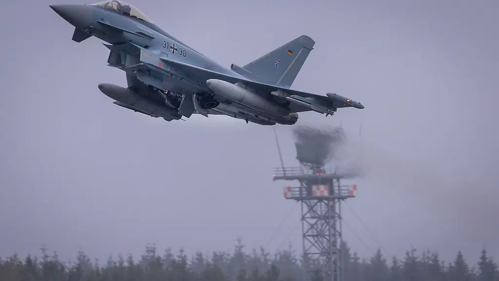 Ein-Eurofighter-der-Bundeswehr-startet-zu-einer-Militaeruebung-nach-Jordanien