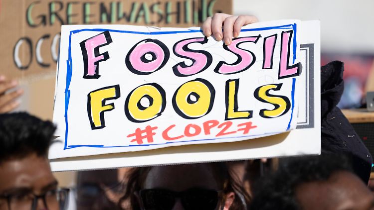 Die Zahl der "fossilen Idioten" nimmt weltweit spürbar ab.