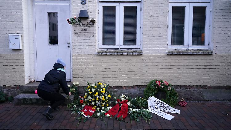 "Die Tat der Rechtsextremisten in Mölln kam nicht aus dem Nichts, die Hetze gegen Menschen anderer Herkunft bereitete ihr den Boden", schrieb Innenministerin Faeser.