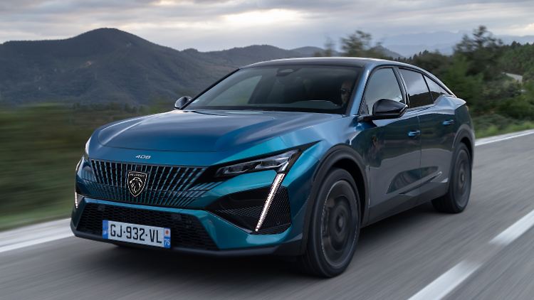 Peugeot experimentiert mit neuen Formen und bringt sein erstes viertüriges Coupé.