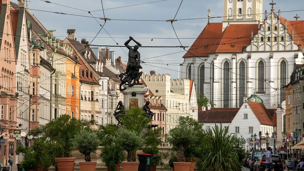 Der-Herkulesbrunnen-in-der-Maximilianstrasse