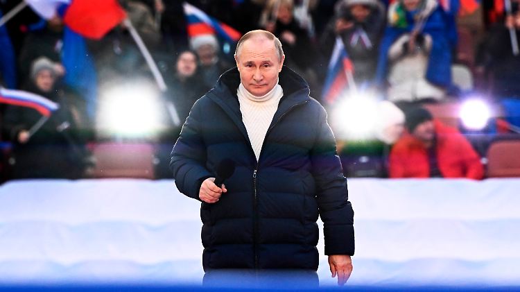 Jedes Jahr feiert Russlands Präsident Putin die "Wiedervereinigung" Russlands mit der Krim mit einer Rede vor Tausenden Anhängern. 