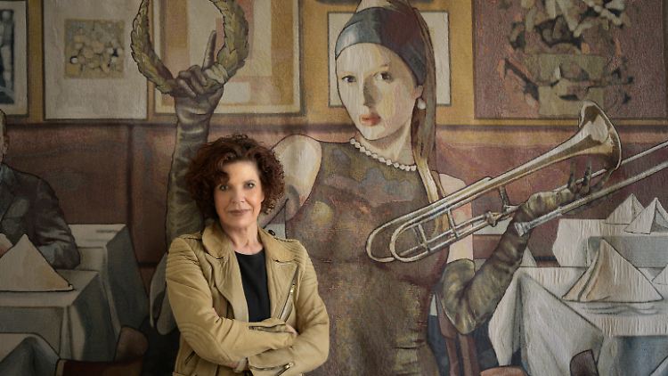 Mediendiva Scarlett Johansson als Vermeers berühmtes Mädchen mit dem Perlenohrring und die Tapisserie-Künstlerin Margret Eicher.