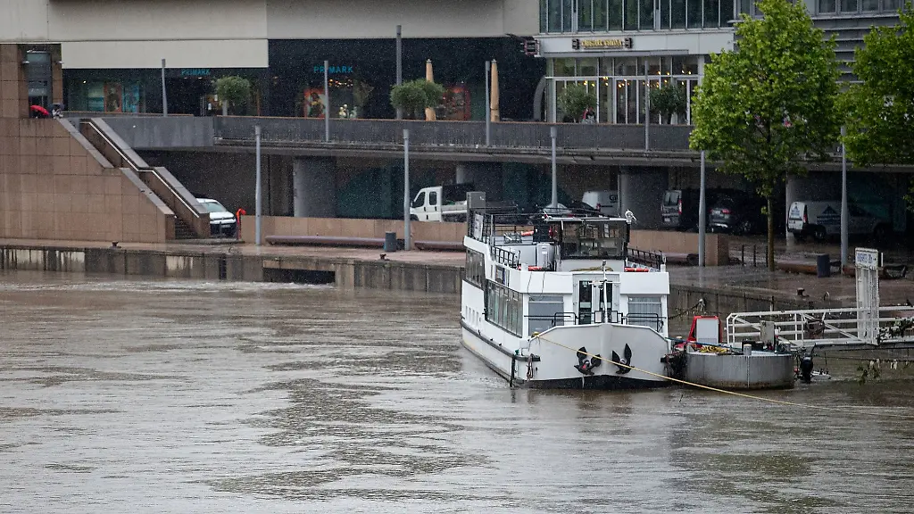 Die-Saar-ist-wegen-Treibguts-und-Hindernissen-vorerst-fuer-Schiffe-gesperrt