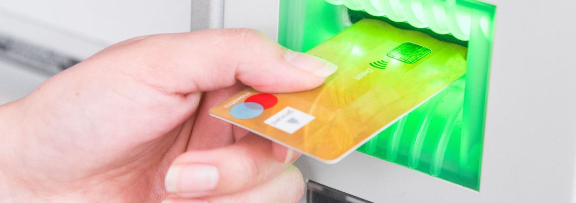 Maestro oder Visa? Diese Frage stellt sich spätestens ab Sommer 2023 nicht mehr. Dann nämlich stellt Anbieter Mastercard das Maestro-Zahlungssystem ein.