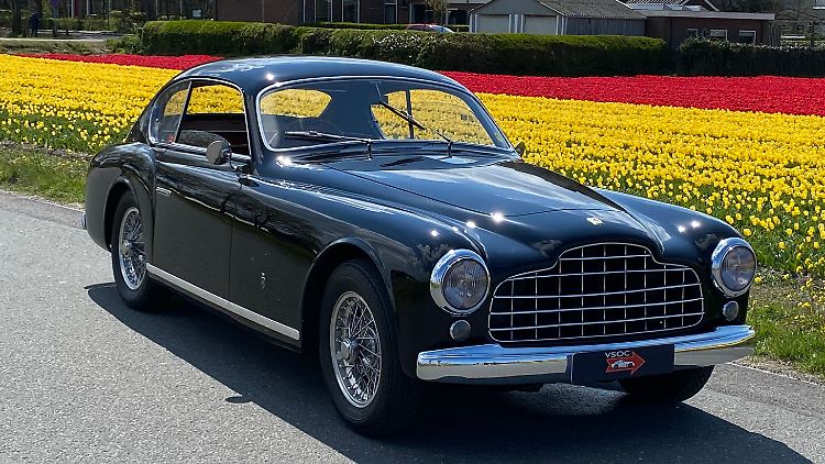 Ist es ein Aston Martin oder gar ein Lancia? Nein, ein Ferrari!