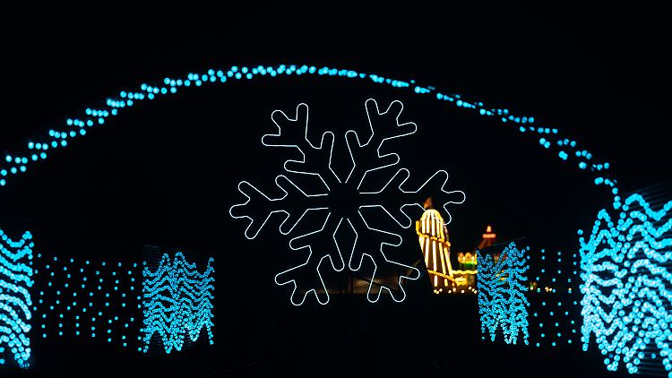 Die winterlich-weihnachtliche Beleuchtung auf Schloss Sandringham ist schon installiert