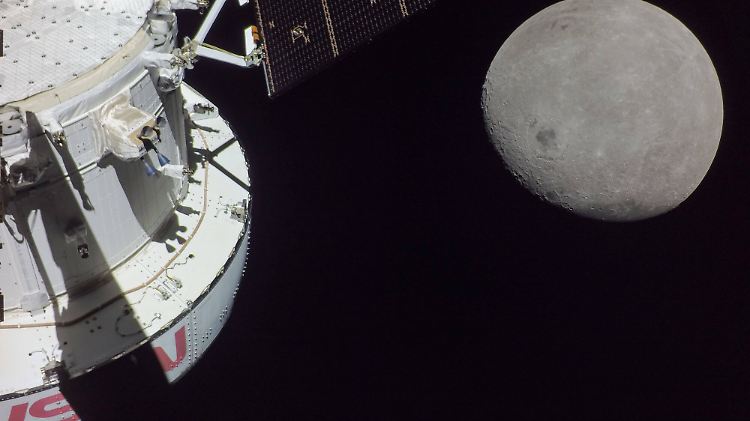 Die Orion-Kapsel liefert Bilder von der Rückseite des Mondes.