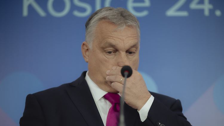Nach zahlreichen Skandalen hatte Orbans Fidesz-Partei die Europäischen Volkspartei (EVP) Anfang 2021 verlassen. 