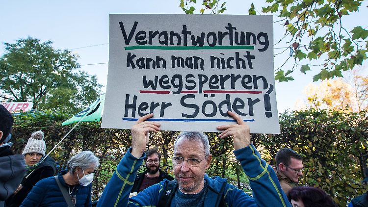 Die Letzte Generation fordert von der Bundesregierung "Sicherheitsmaßnahmen gegen den Klimakollaps".