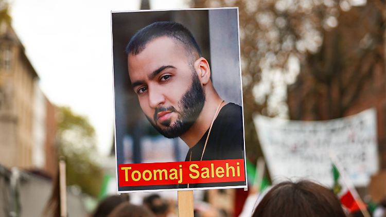 Salehi wurde wegen "Korruption auf Erden" zu sechs Jahren Haft verurteilt.