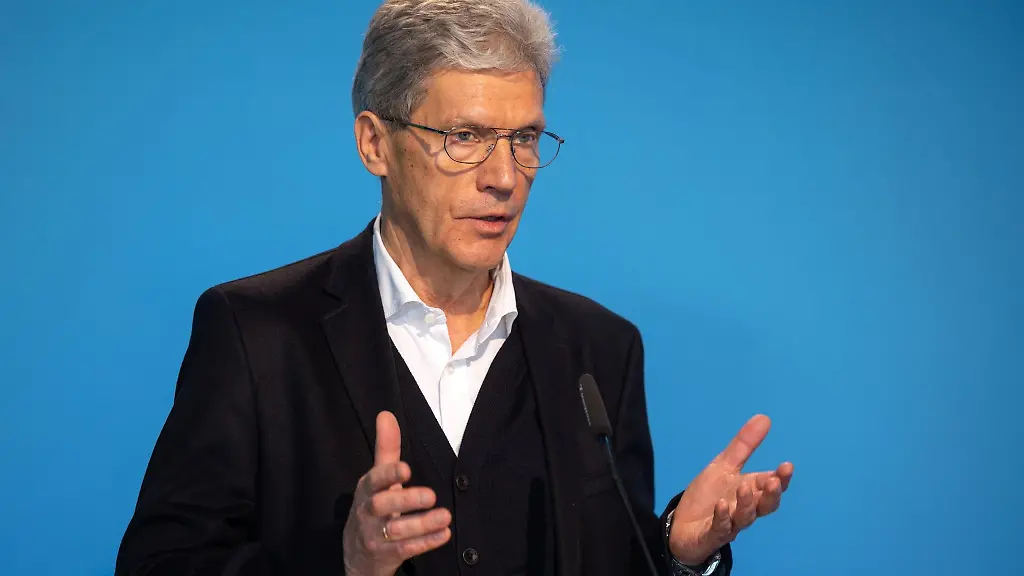 Helmut-Holter-Thueringer-Minister-fuer-Bildung-Jugend-und-Sport