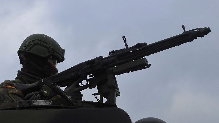 Jahrelang wurde gespart - nun sind Ausrüstung und Munition der Bundeswehr knapp.