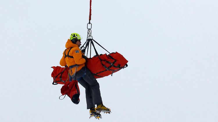 Mauro Caviezel wurde mit dem Helikopter abtransportiert.