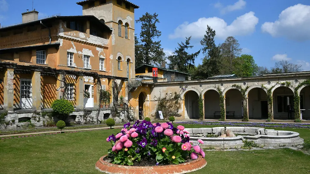 Die-Roemischen-Baeder-im-Park-von-Sanssoucci