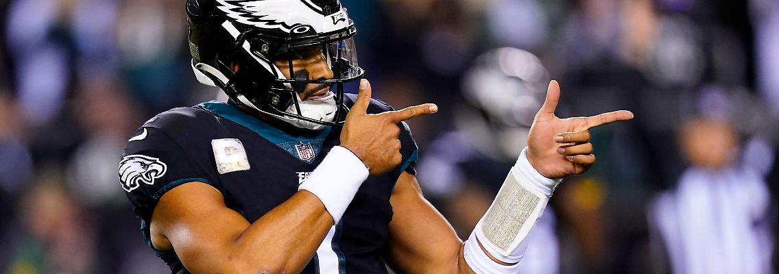 Philadelphia Eagles-Quarterback Jalen Hurts jubelt.