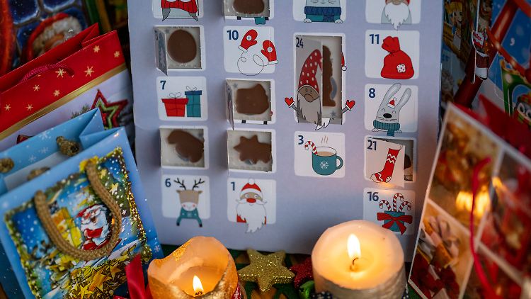 Bildchen und ein bisschen Schokolade, so waren Adventskalender lange. Inzwischen gibt es auch Unterhosen und Sextoys.