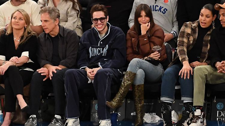 Geht da was? Emily Ratajkowski und Pete Davidson (M.).