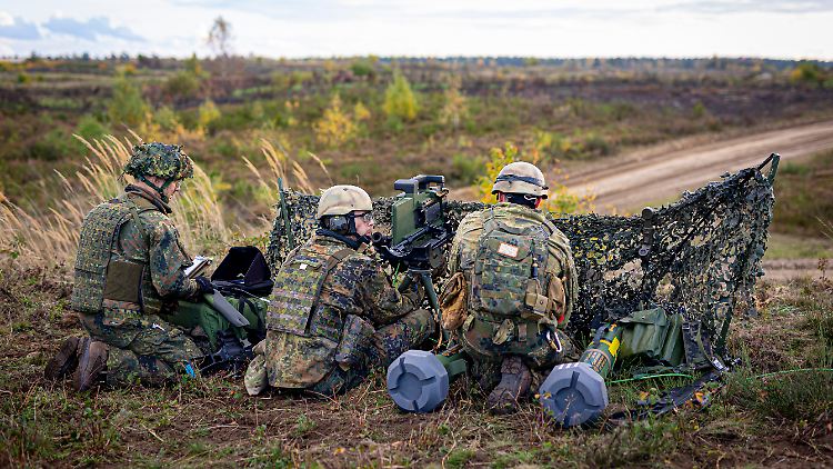 Die Bestände der Bundeswehr sollen angesichts gegenwärtiger Konflikte und Kriege aufgestockt werden.